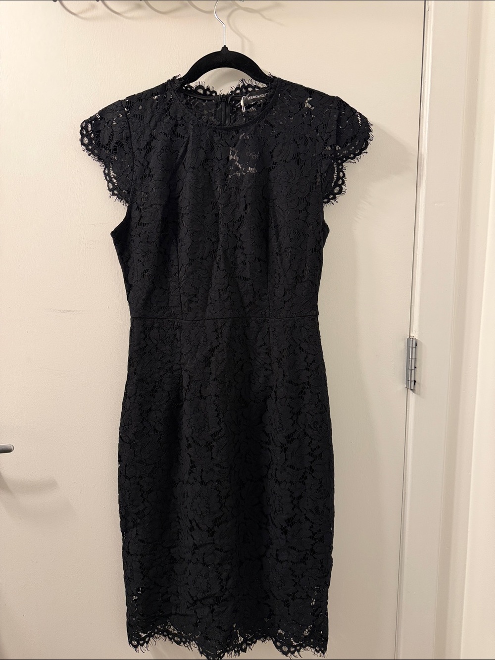 Black Cap Sleeve Lace Sheath Dress w/Back zip and split NWT Sz S
